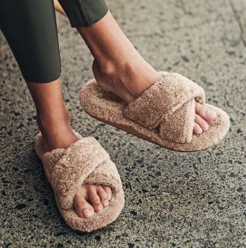 OLUKAI Honu Women's Beach Sandal, Soft & Comfortable Full-Grain Leather,  Easy Slip-On Design for Everyday Fashion, Casual & Modern Style
